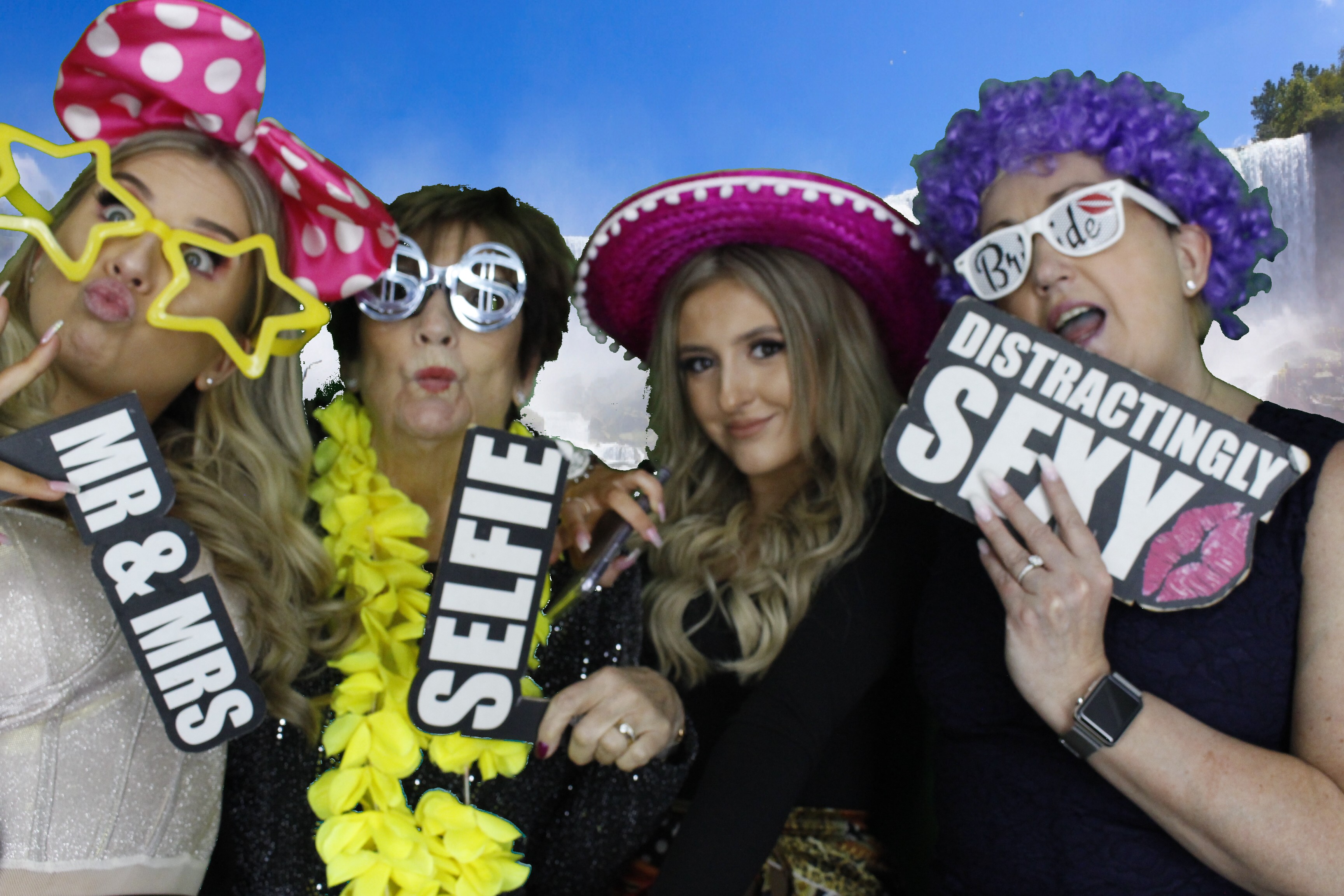 Mr & Mrs Mills | View more photos from the event at gallery.myphotoboothexperience.co.uk/u/MyPhotoBoothExperienceLtd/Mr-Mrs-Mills